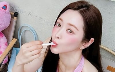홍수아, 베일 듯한 턱선에 '뼈말라'…아이스크림 먹으며 "다이어트 중"