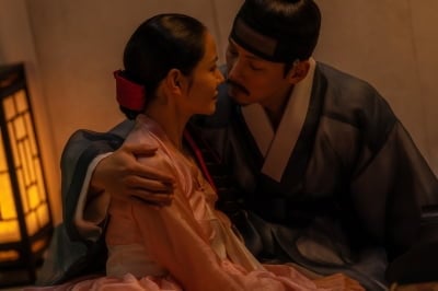 손예진, 44살에 속적삼 차림<br>…사촌과 은밀한 내기 '파격'