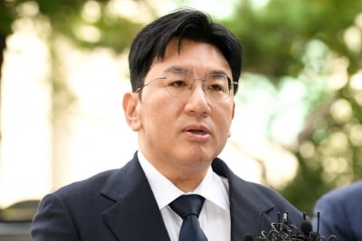 방시혁, 검찰 조사 21개월 만에 송치…"2631억 부당이득 혐의"