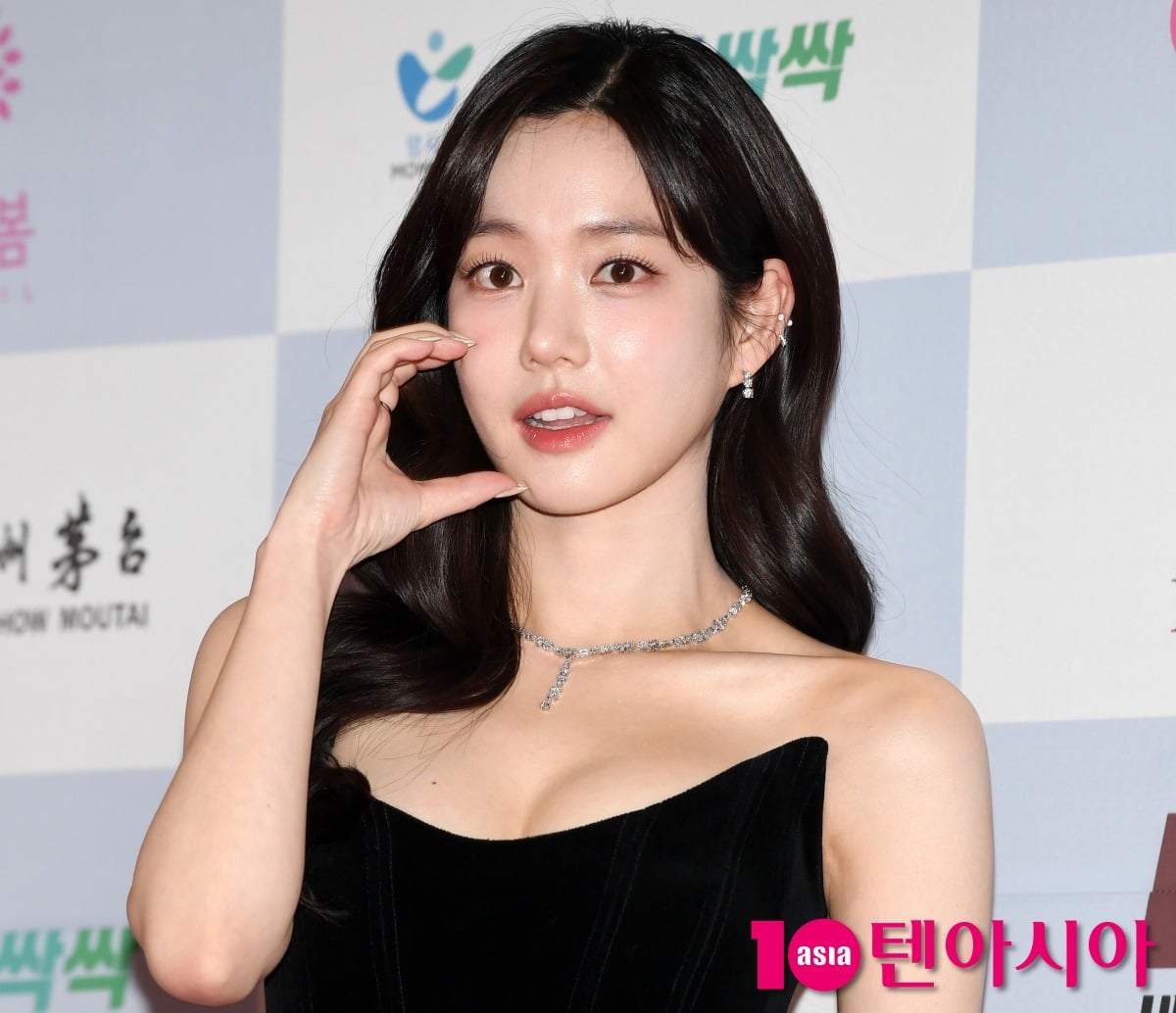 배우 이유비가 AI 파트너와 소개팅에 나서며 자신의 연애 취향을 솔직하게 밝혔다./사진=텐아시아DB