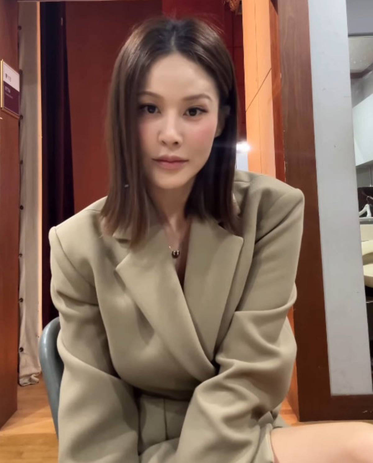 뮤지컬 배우 아이비가 카메라를 응시하고 있다. / 사진=아이비 SNS