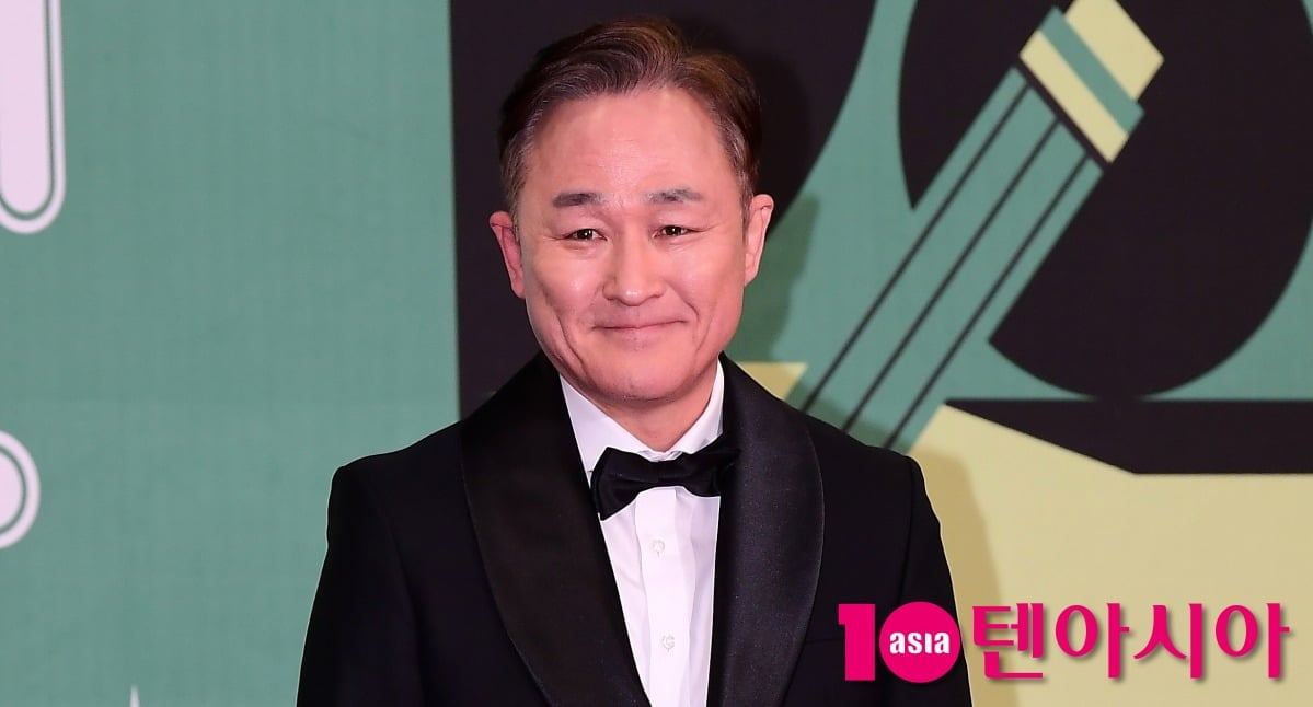 표창원이 강연 도중 돌연 고개를 숙이고 대국민 사과에 나선다. / 사진=텐아시아 DB