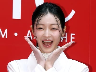[공식] 오마이걸 유아, 사람엔터와 1년 만에 결별했다…새 소속사 이적→조한결과 한솥밥