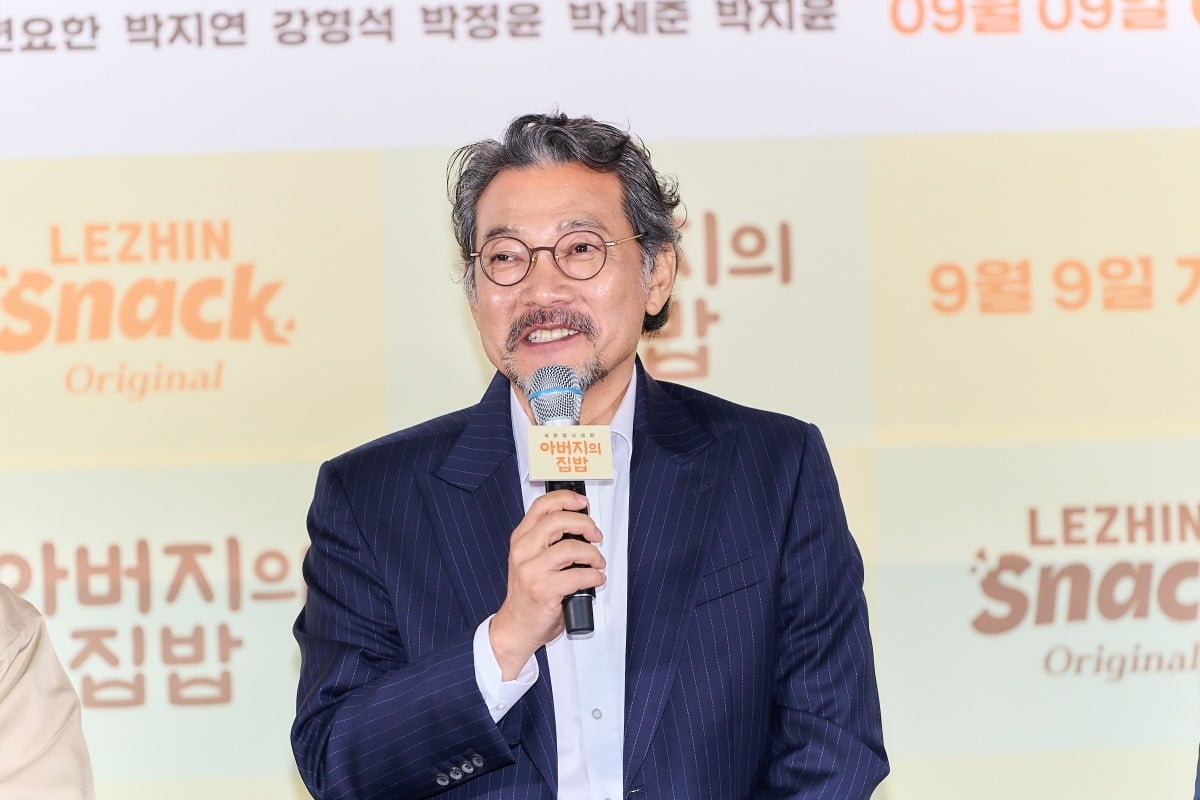 정진영이 '아버지의 집밥' 현장 에피소드를 털어놨다. / 사진제공=레진스낵