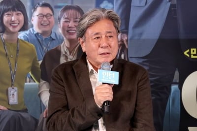 최민식, 앤 해서웨이 보고 감탄했는데…“한소희만의 장점 있어”(‘인턴’)