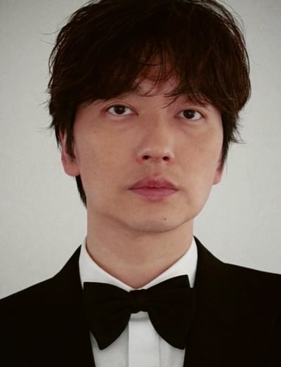 '41세' 이동휘, 결혼 고민 하더니 턱시도 입었다…깊어진 눈빛+독보적 아우라
