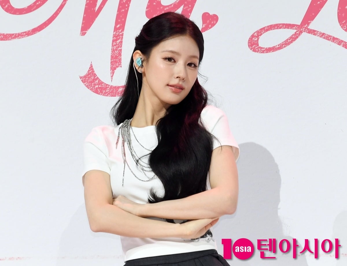 아이들 미연이 지석진을 향한 속마음을 몰래 적었다가 현장에서 그대로 공개돼 당황한다./사진=텐아시아DB