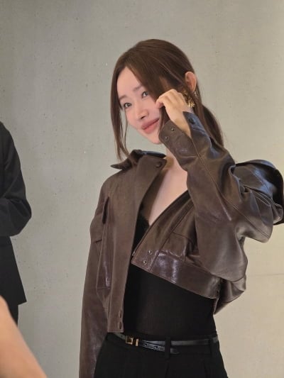 '하정우♥' 차정원, 크롭 레더 입고 뽐낸 슬림 실루엣…'11살 연상'이 반할 만 하네