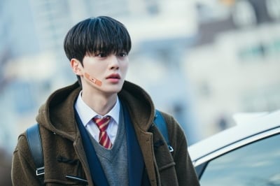 '포핸즈' 송강 압박감에 <br>결국 쓰러졌다