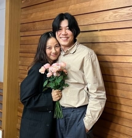 가수 이효리의 남편이자 가수 겸 기타리스트 이상순이 미주신경 기능 저하 증상으로 활동을 잠시 중단했다. / 사진=SNS