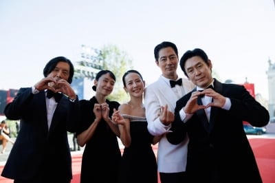 "한 치 의심 없어" 전도연도 확신…이창동 '가능한 사랑', 베니스 황금사자상 품을까 [종합]