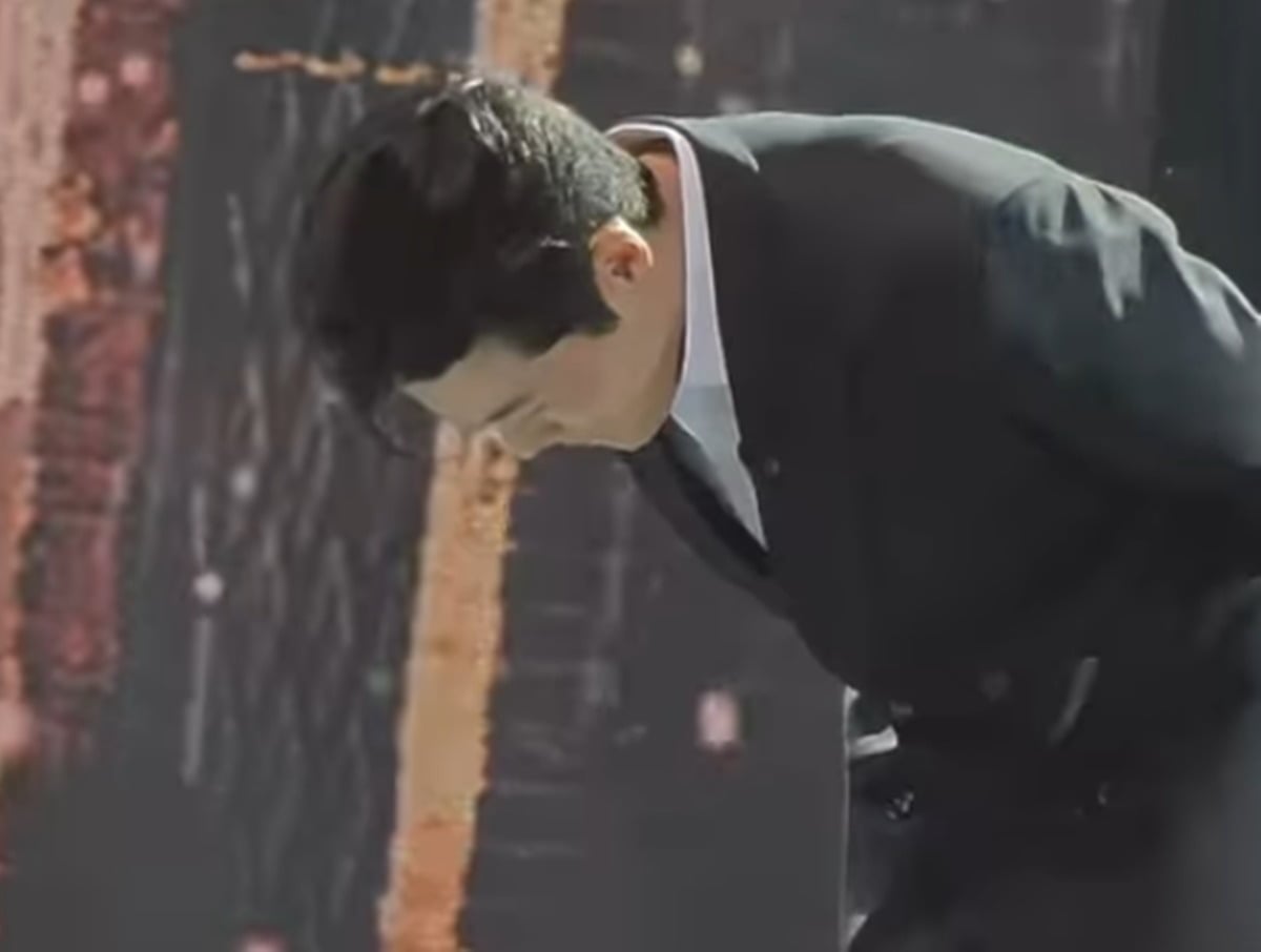 이루가 4년 만에 무대 복귀에 고개 숙여 인사했다./사진=SNS