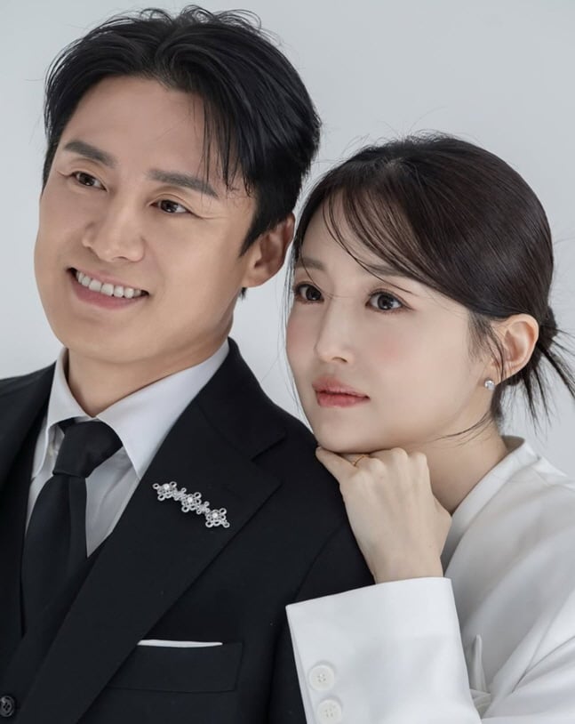아나운서 출신 사업가 김소영이 쿠키 사업에 이어 6년간 운영해온 북클럽 서비스까지 종료한다. / 사진=SNS
