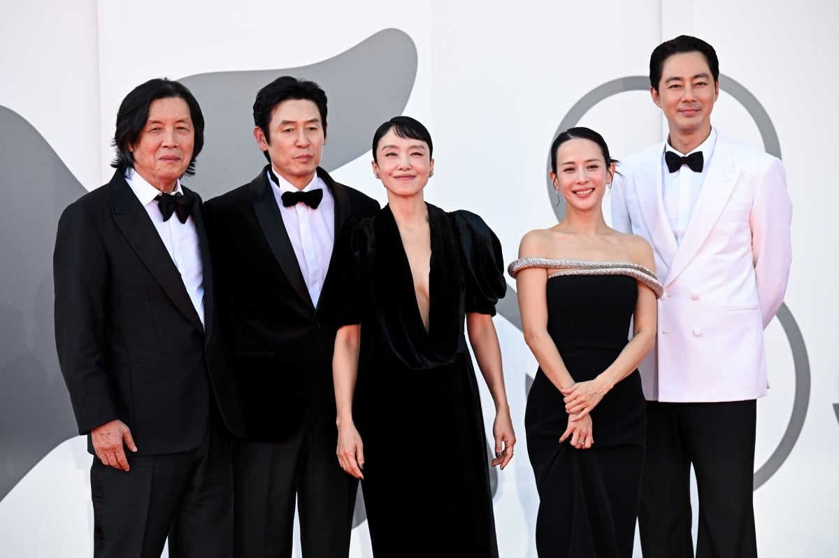 영화 '가능한 사랑'(감독 이창동)이 베니스국제영화제 경쟁 부문에 진출했다. 이창동 감독과 배우 설경구, 전도연, 조여정, 조인성. / 사진제공=넷플릭스