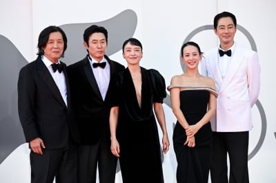 '가능한 사랑' 7분 기립박수…설경구·조인성 눈물 터졌다