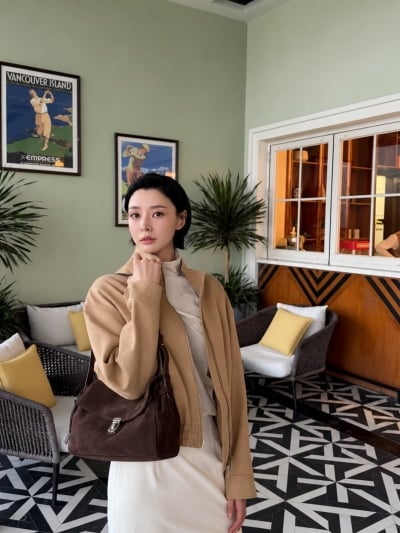 '35세' 권나라 '172cm·50kg' 우월 비율 피지컬…가을 여신 연상케 하는 우아 자태