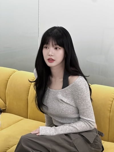 '43kg' 이유비, 가녀린 어깨 드러낸 오프숄더 자태…'뼈말라' 되더니 인형 미모 완성