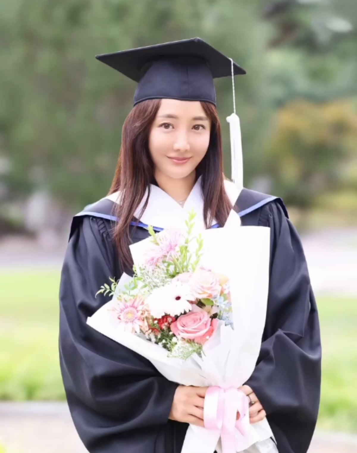 사강이 대학원 학위를 취득했다. / 사진=사강 SNS