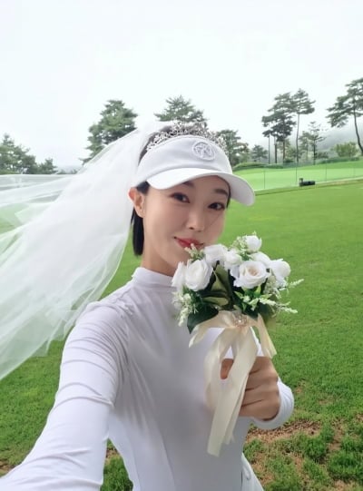'나솔' 23기 옥순, 결혼 앞두고 반전 선택했다…드레스 대신 화이트 골프웨어 화보 공개