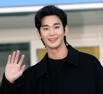 김수현, 1년 4개월 만에 '故 김새론 그루밍 의혹' 벗었다…증거 불충분→검찰도 재수사 無