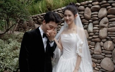'임신' 양지원, ♥양준모 손등 키스에 활짝…남편 앞에서 공주님 됐네