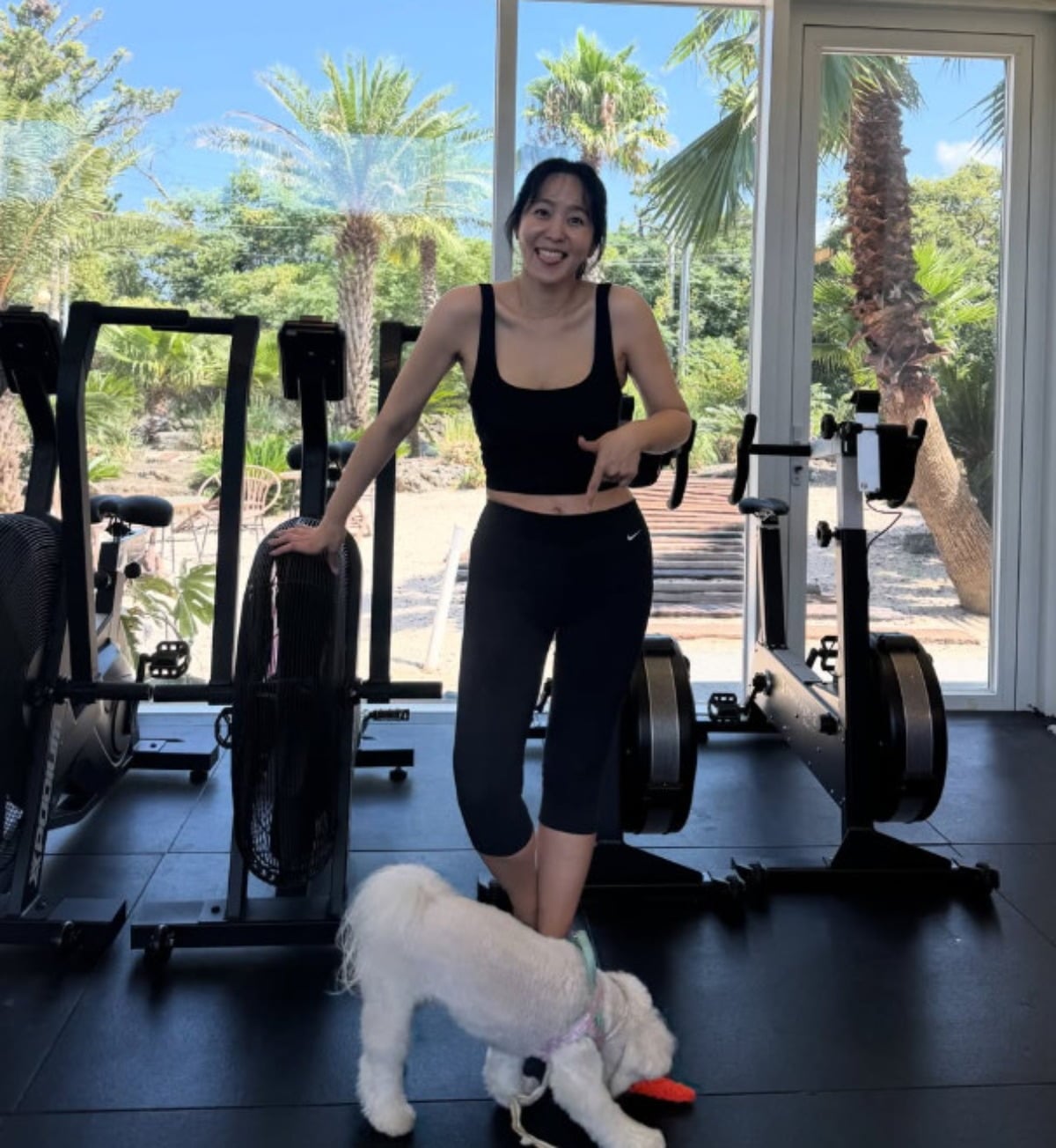 방송인 박지윤이 운동을 마친 후 개운한 미소를 보이고 있다. / 사진=박지윤 SNS