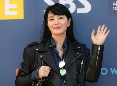 김혜수, 조권 母 발가락 절단→父 수술 4번 당시 곁 지켰다…"많이 도와줘" ('신여성')[종합]