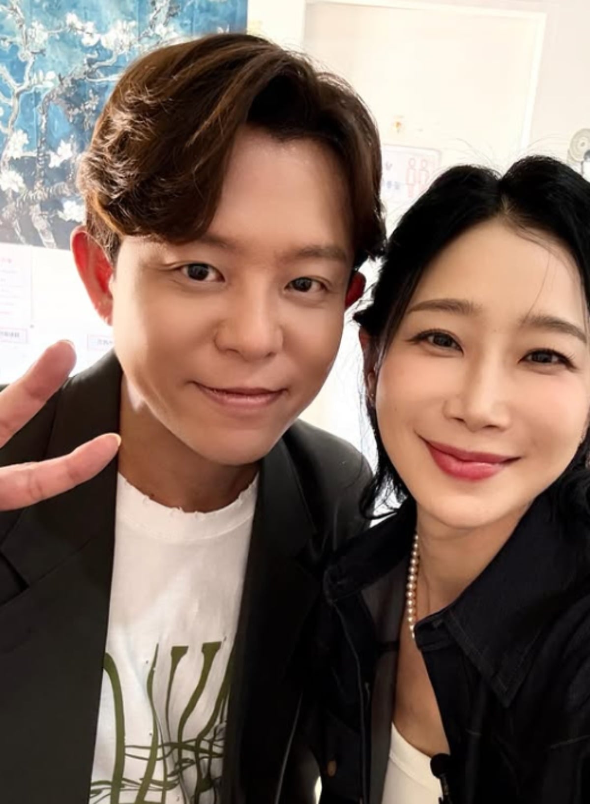 김하영이 토니안과의 투샷을 공개했다./사진=SNS