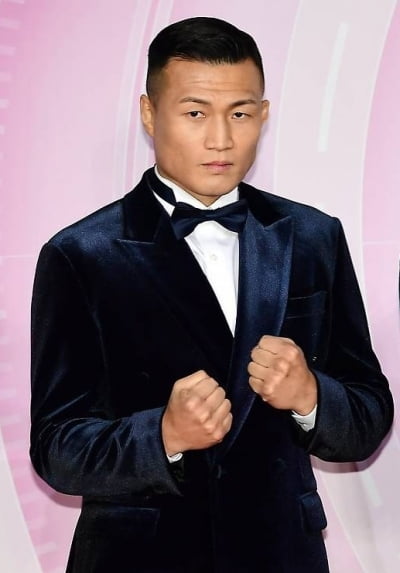 라이브 방송 중 일반인 기절시켜…'정찬성 단체' ZFN "김중우 계약 해지"
