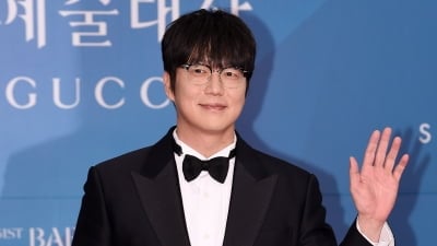 "땡볕에 육수 뽑는 중"…성시경, '16만원' 야외 콘서트 어땠길래