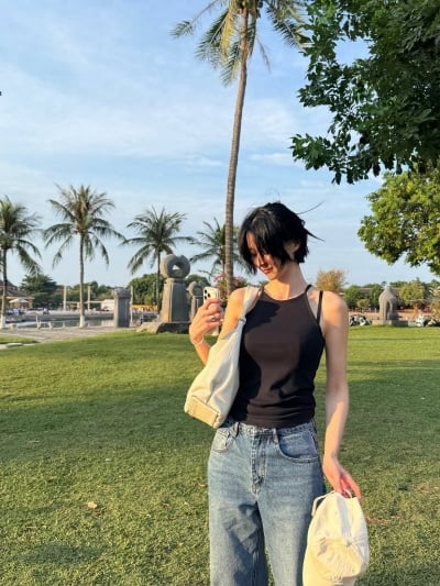 '172cm·50kg' 피지컬 권나라, 민소매에 청바지만 입고 뽐낸 우월 비주얼