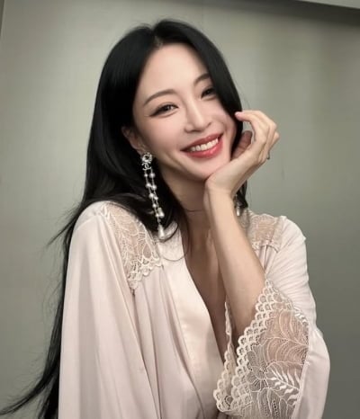 '10살 연하♥' 한예슬, 2년 4개월 만에 '임신설'…육아 웹툰 공유가 발단