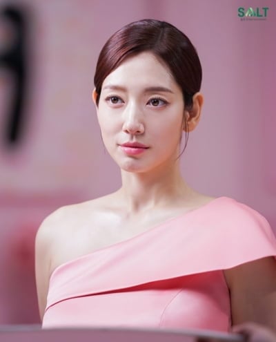 '둘째 임신' 박신혜, 배만 볼록하고 그대로네…출산 앞두고 드레스 자태