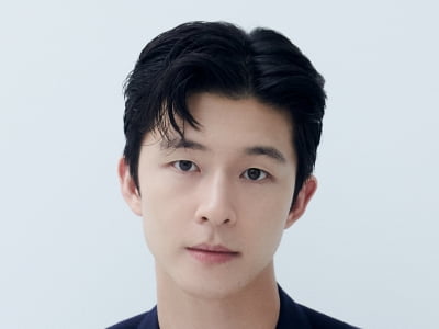 [공식] '30세 미필' 홍경, 입대 앞두고 류준열 손잡았다…호주 미스터리 추적극 '아웃백' 출연