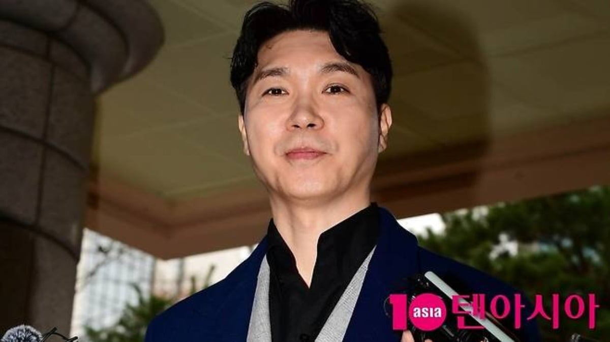 방송인 박수홍이 취재진 앞에서 질문에 답하고 있다. / 사진=텐아시아 DB