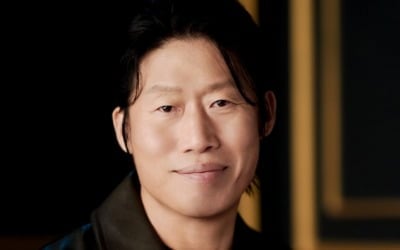 유해진, 30년 연기 인생 돌아보다 눈시울 붉혔다…"수고했다고 말해주고파" ('암살자들')[TEN인터뷰]