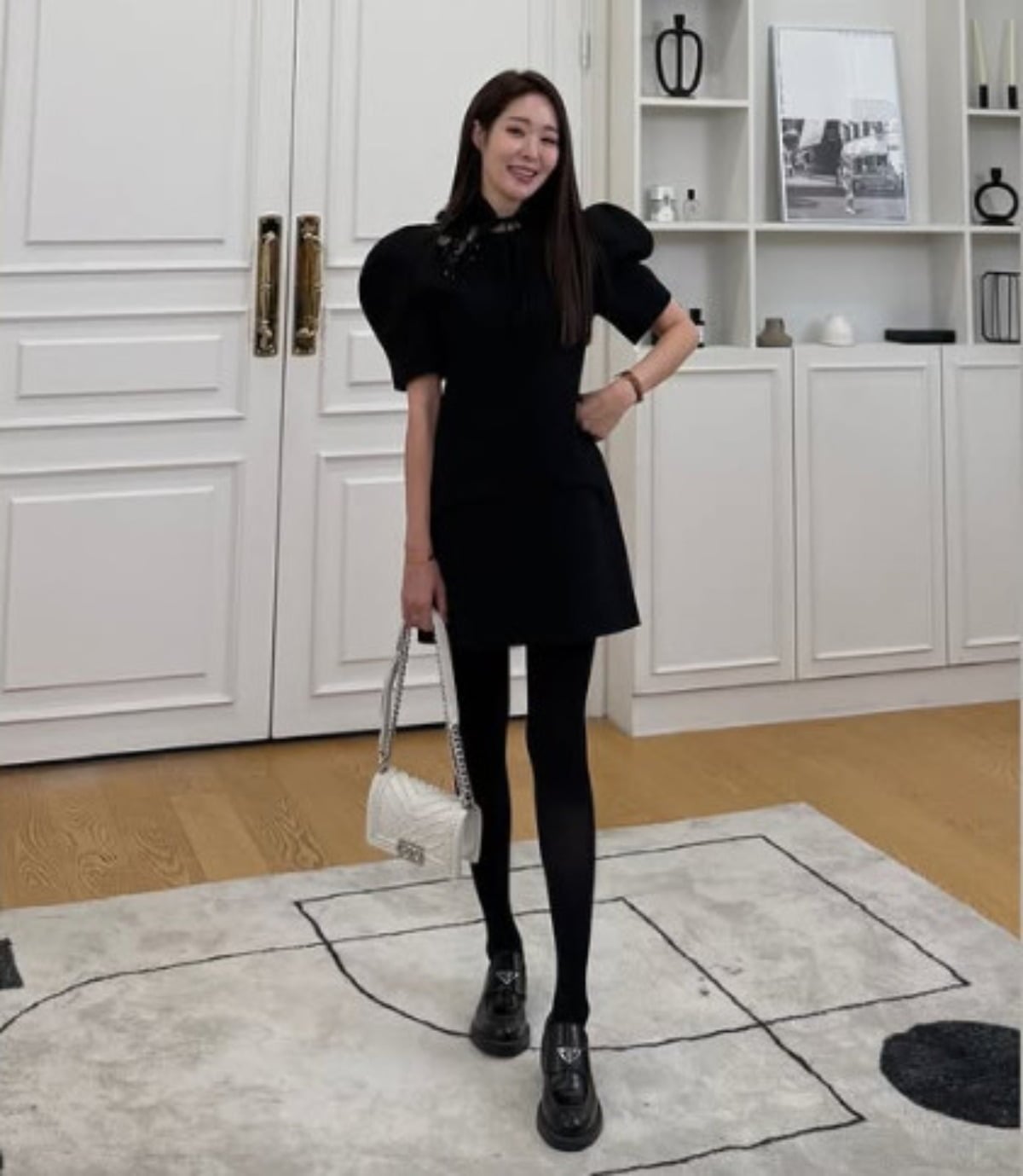 방송인 미자가 가녀린 몸매를 과시하고 있다. / 사진=미자 SNS