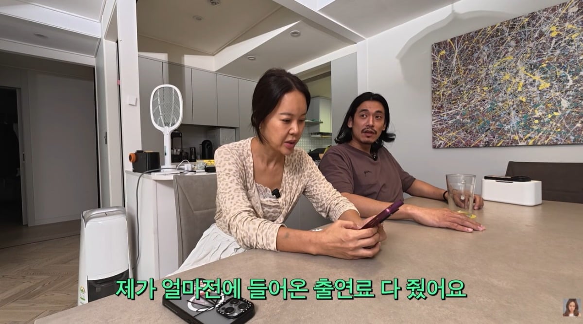 배우 정석원이 출연료를 모두 아내 백지영에게 줬다고 말했다. / 사진='백지영' 유튜브 영상 캡처