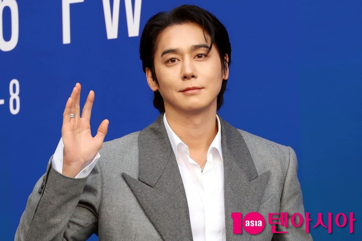 김상혁이 취재진을 향해 손인사를 하고 있다. / 사진=텐아시아DB