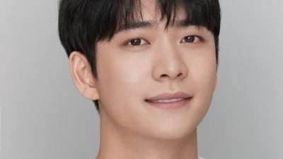 [공식] 강태오, '인턴' 한소희 ♥남편됐다…작가 役 특별출연
