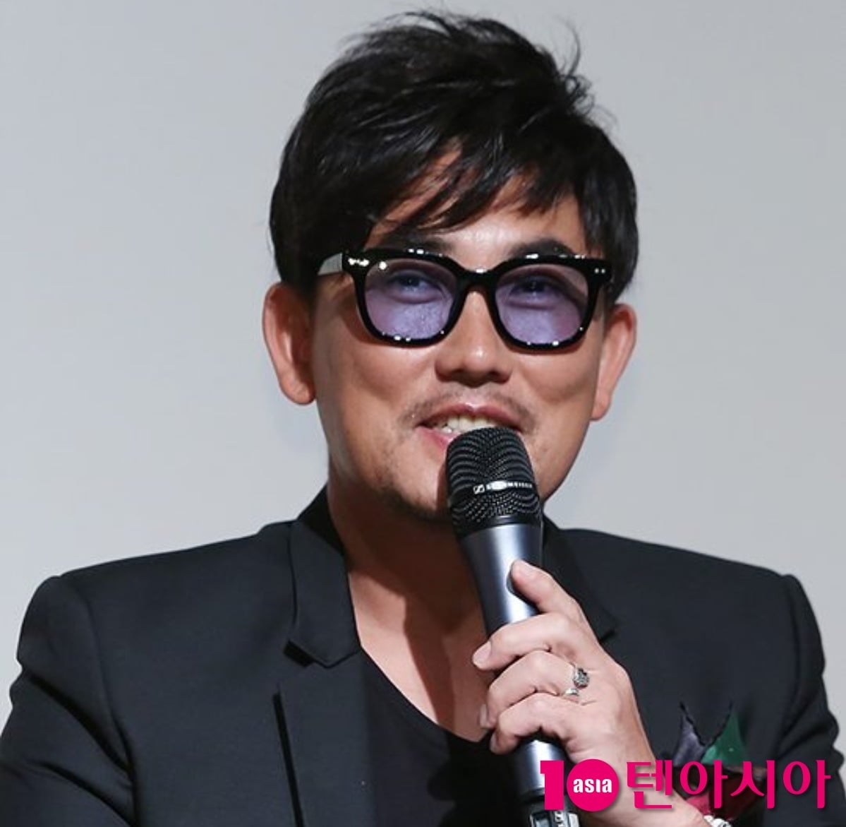 가수 이승철이 데뷔 40주년을 맞아 가수가 되기 전부터 부활의 보컬로 활동했던 시절까지 돌아본다. / 사진=텐아시아 DB