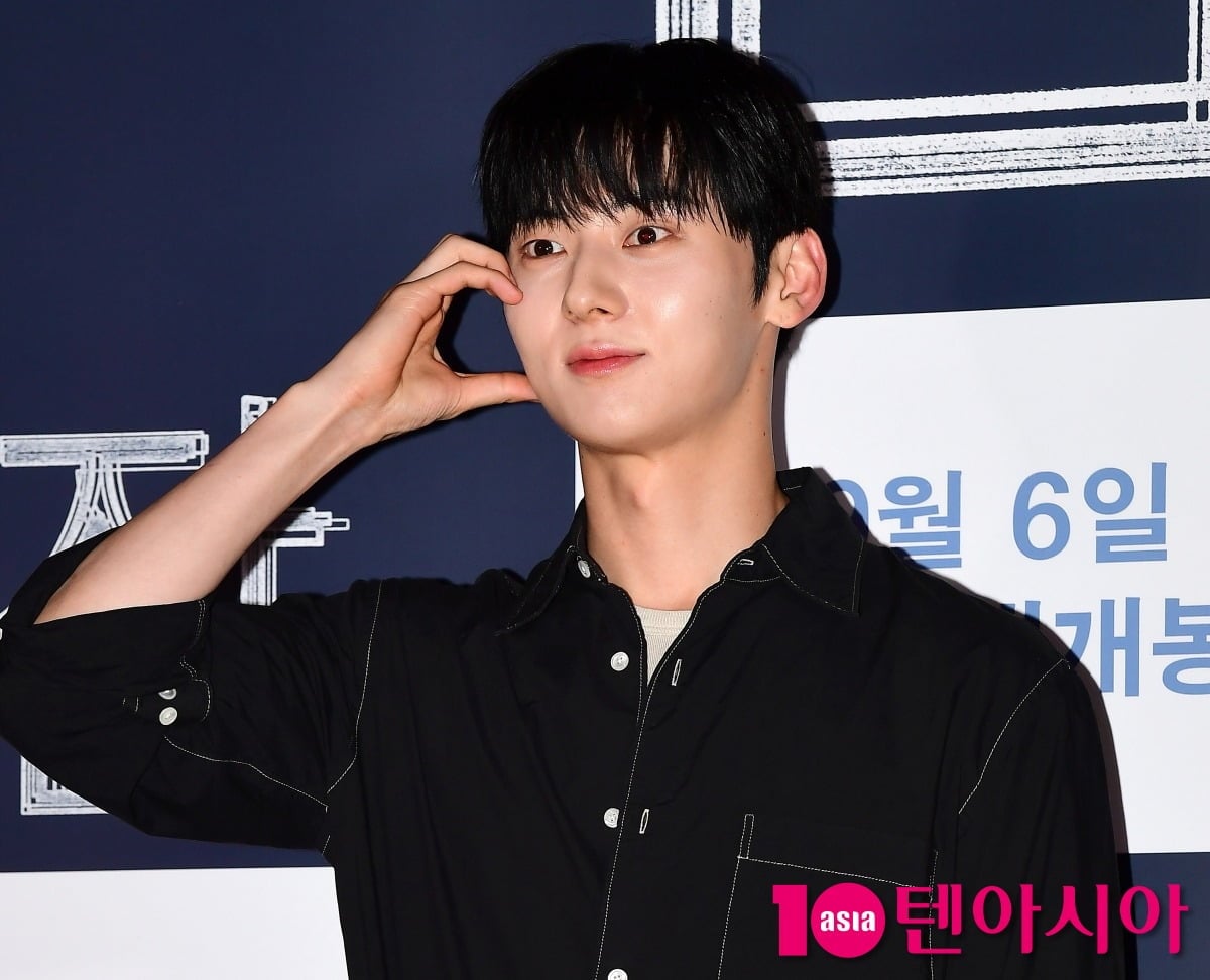 가수 겸 배우 황민현이 tvN 새 드라마 '이섭의 연애' 출연을 제안받았다./사진=텐아시아DB