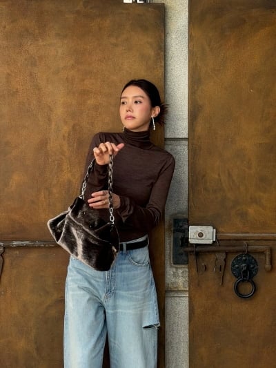 '49세 돌싱' 채정안, 몸매 관리 어떻게 하길래…청바지 완벽 소화하는 기럭지