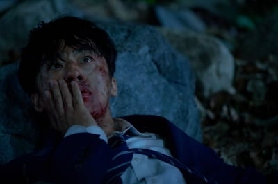 구교환, 제대로 터졌다…죽을수록 세지는 '부활남'으로 극장가 정조준