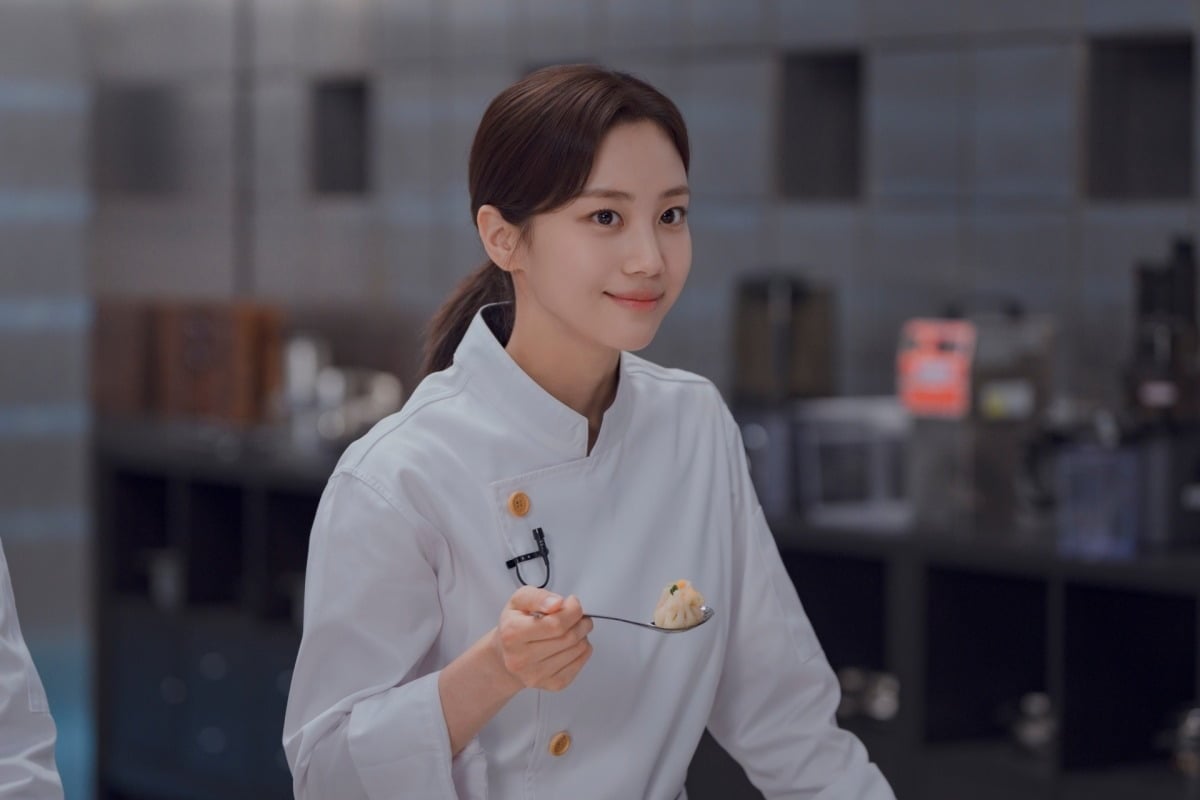 홍화연이 '파이널 테이블'에서 최송이 역을 맡았다. / 사진제공=SLL, ㈜비에이엔터테인먼트, 영화사두중