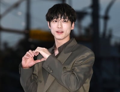 [공식] '양다리 의혹→깜짝 결혼' 사카구치 켄타로, 이준기 만났다…'키드냅게임'서 호흡