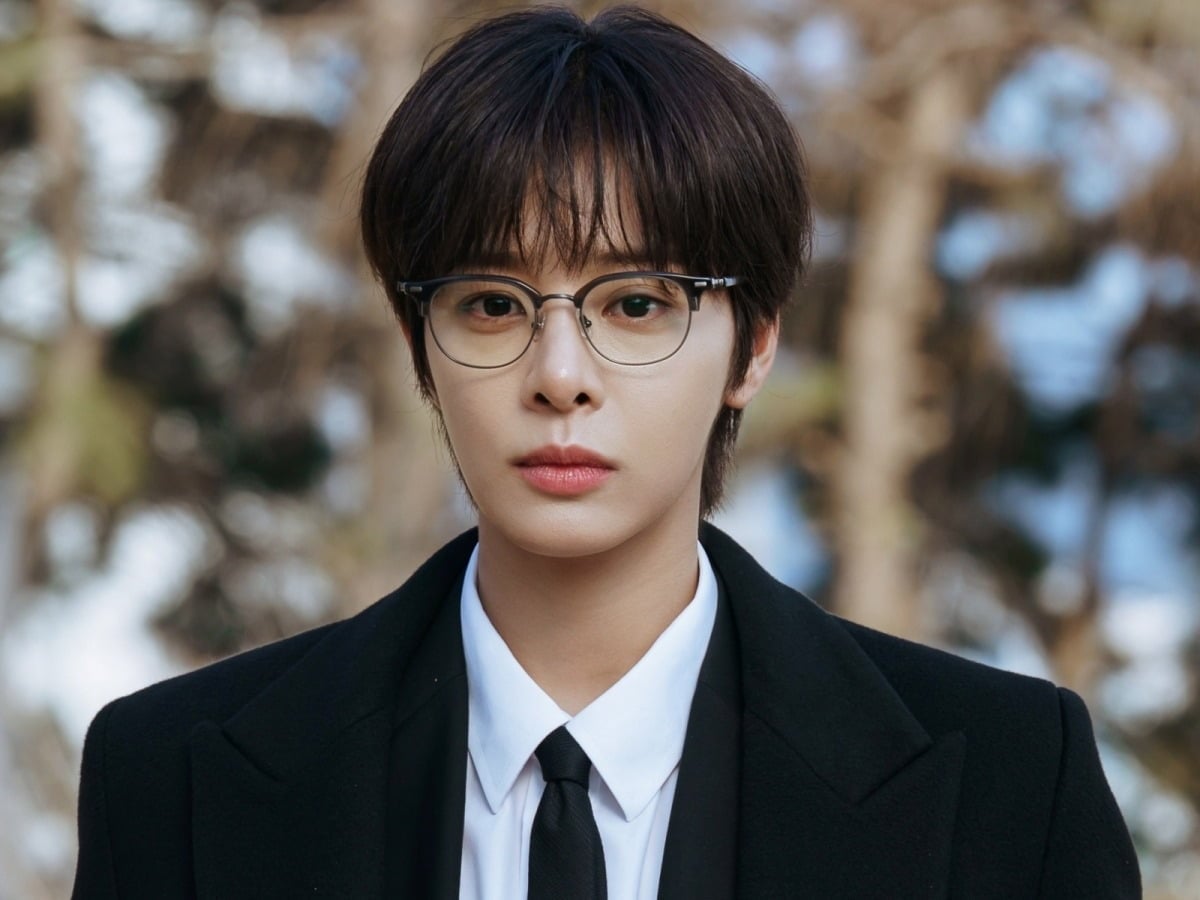 배우 설인아가 형사와 남장 수행비서를 오가는 이중생활에 나선다./사진제공=tvN
