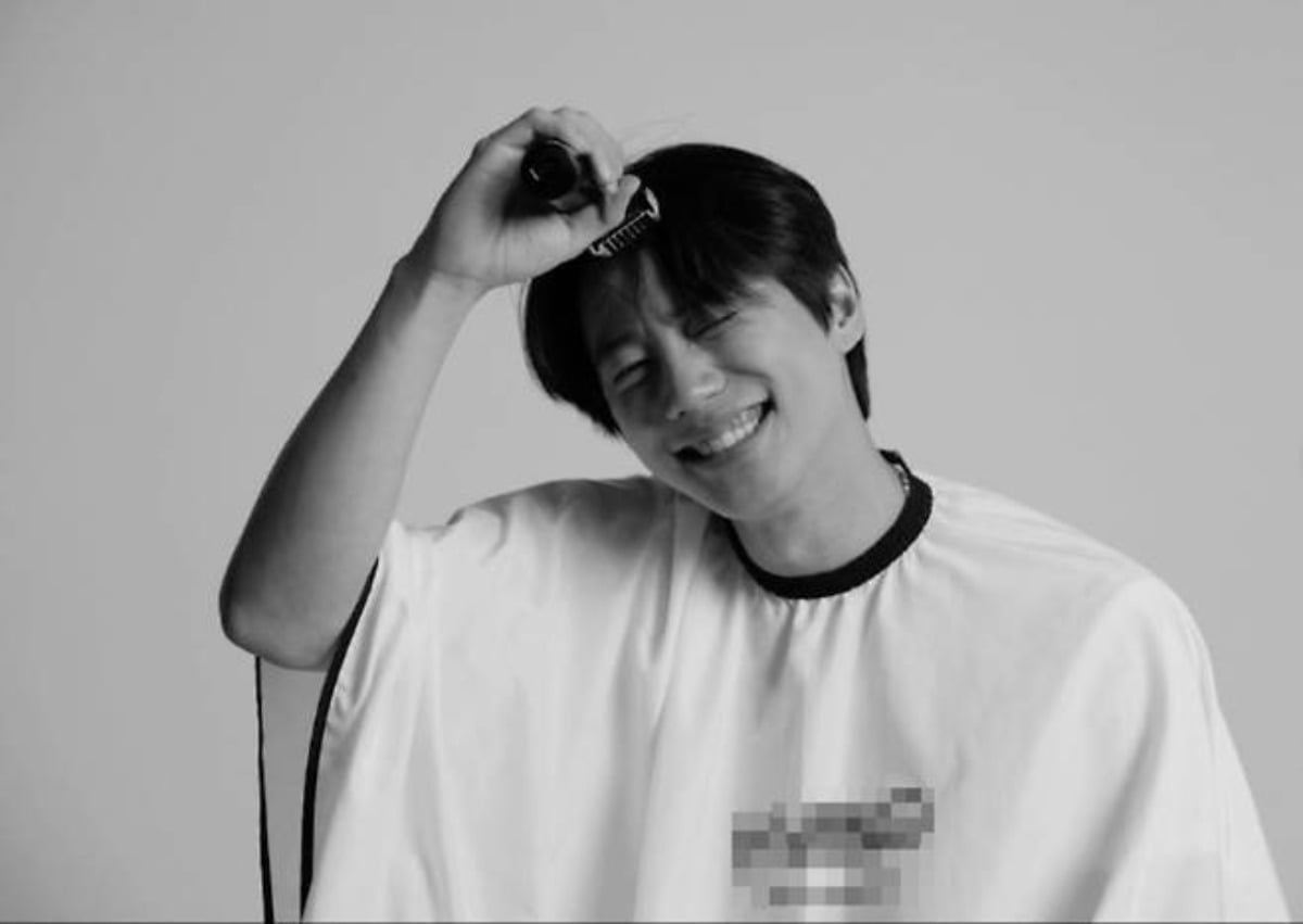 이준영이 지난 7월 21일 입대를 코앞에 두고 올렸던 반삭 게시물. 이 사진도 역시 현재 이준영의 SNS에서 볼 수 없다. / 사진=이준영 SNS