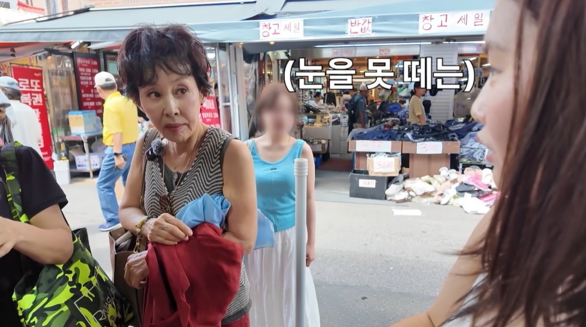 이경진이 자신을 알아보지 못한 20대 여성에게 미모를 인정 받았다. / 사진='찐 여배우들' 유튜브 캡처