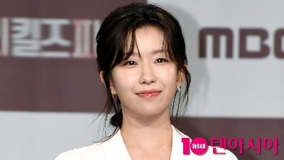 '장기하♥' 윤가이, "사랑하는 가이야" 적힌 꽃다발 공개…누가 줬나 했더니 김아영
